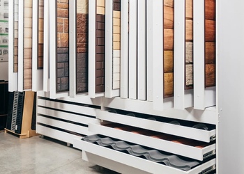 Шоурум компании СтройМаркет Запрудня 7